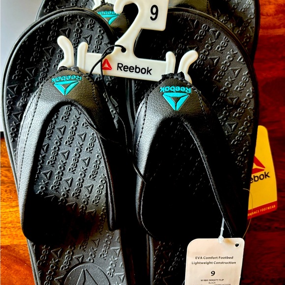 NWT Reebok Sandals, size 9 - Picture 3 of 3